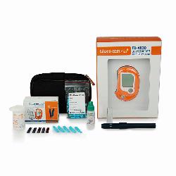 Ein Blutzuckermessger&auml;t-Set mit Zubeh&ouml;r und einer Verpackung.