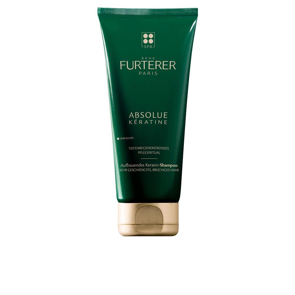 Grüne Tube eines Shampoos für geschädigtes Haar.