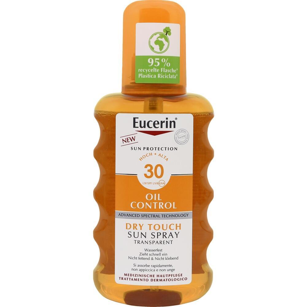 Orangefarbene Flasche Eucerin Sonnenspray mit LSF 30, f&uuml;r &ouml;lige Haut, aus recyceltem Plastik.